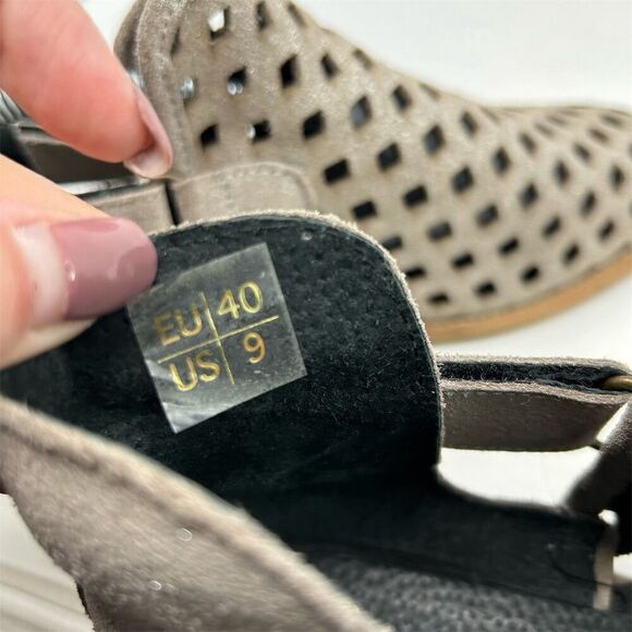 Musse & Cloud Light Gray Silver Perforated Leather Ankle Booties Size 40 (US 9) - Picture 14 of 14